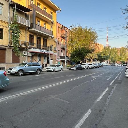 Tumanyan Street 3 Bedroom Deluxe Apartment With Large Balcony Tm662 Erevan Esterno foto