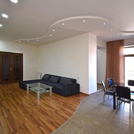 Tumanyan Street 3 Bedroom Deluxe Apartment With Large Balcony Tm662 Erevan Esterno foto