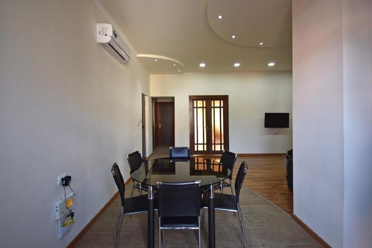 Tumanyan Street 3 Bedroom Deluxe Apartment With Large Balcony Tm662 Erevan Esterno foto