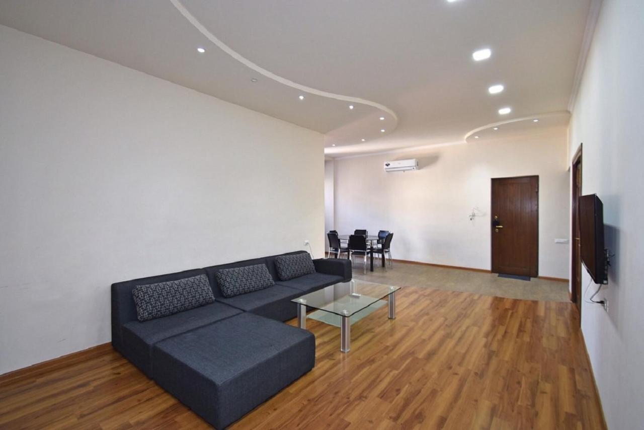 Tumanyan Street 3 Bedroom Deluxe Apartment With Large Balcony Tm662 Erevan Esterno foto