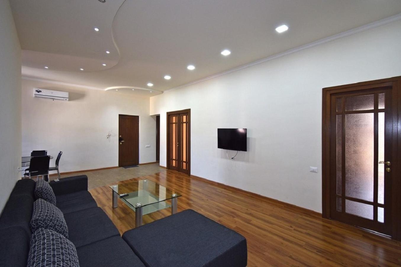 Tumanyan Street 3 Bedroom Deluxe Apartment With Large Balcony Tm662 Erevan Esterno foto