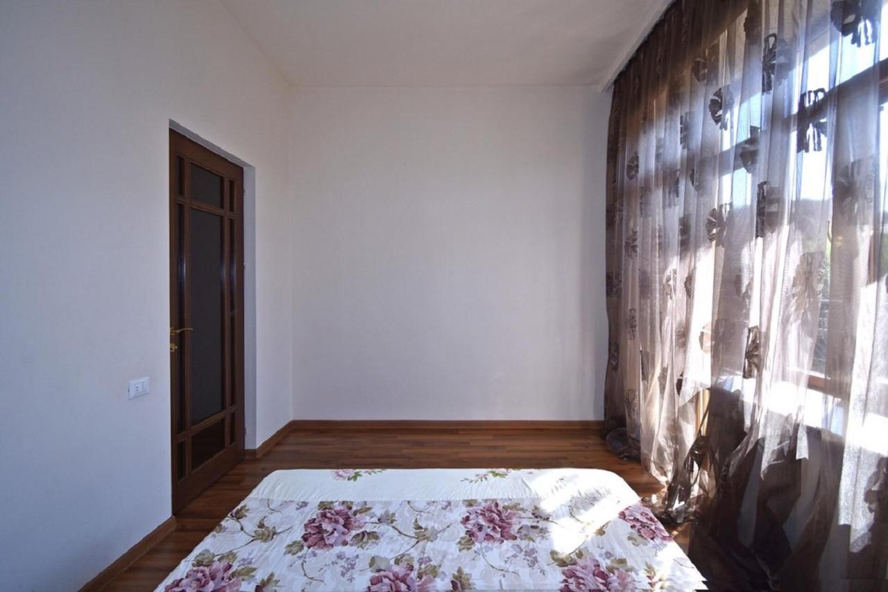 Tumanyan Street 3 Bedroom Deluxe Apartment With Large Balcony Tm662 Erevan Esterno foto