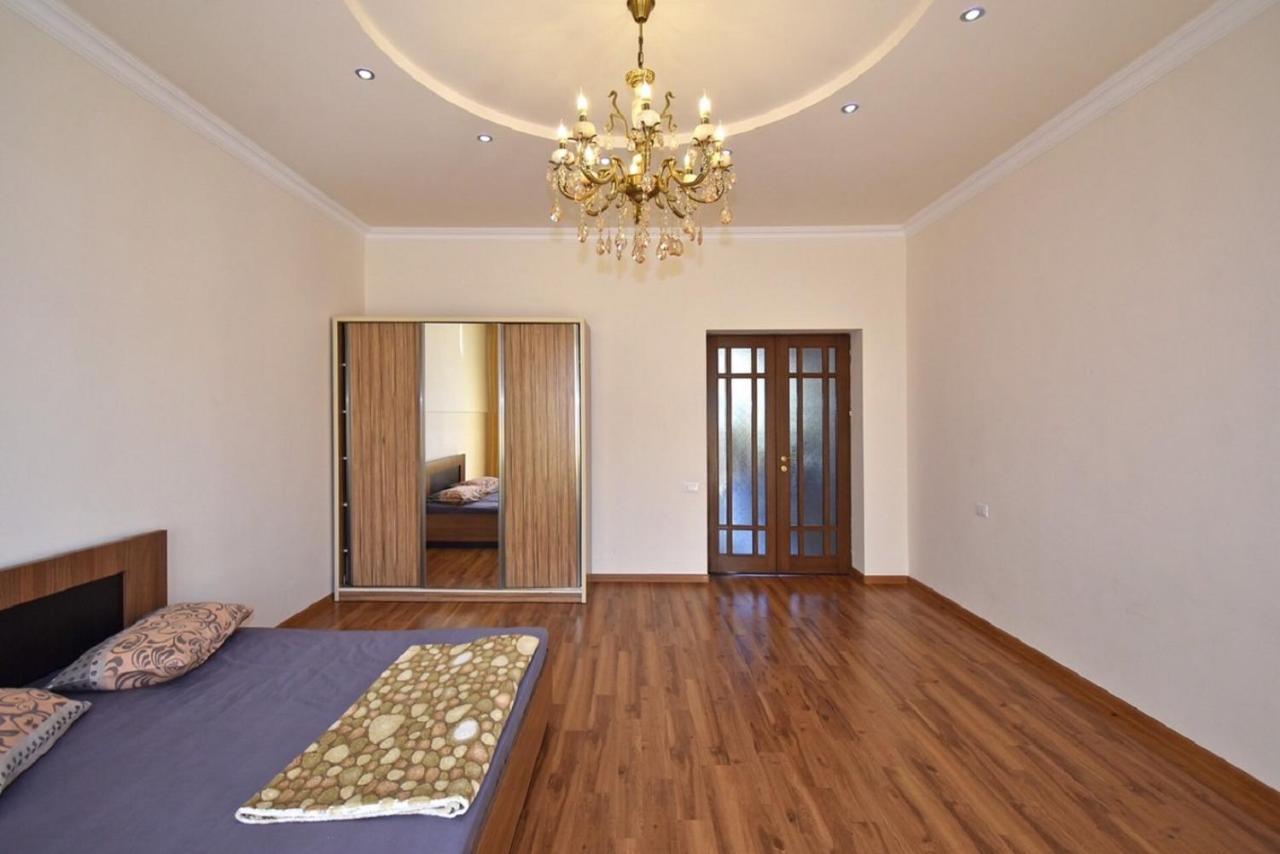 Tumanyan Street 3 Bedroom Deluxe Apartment With Large Balcony Tm662 Erevan Esterno foto