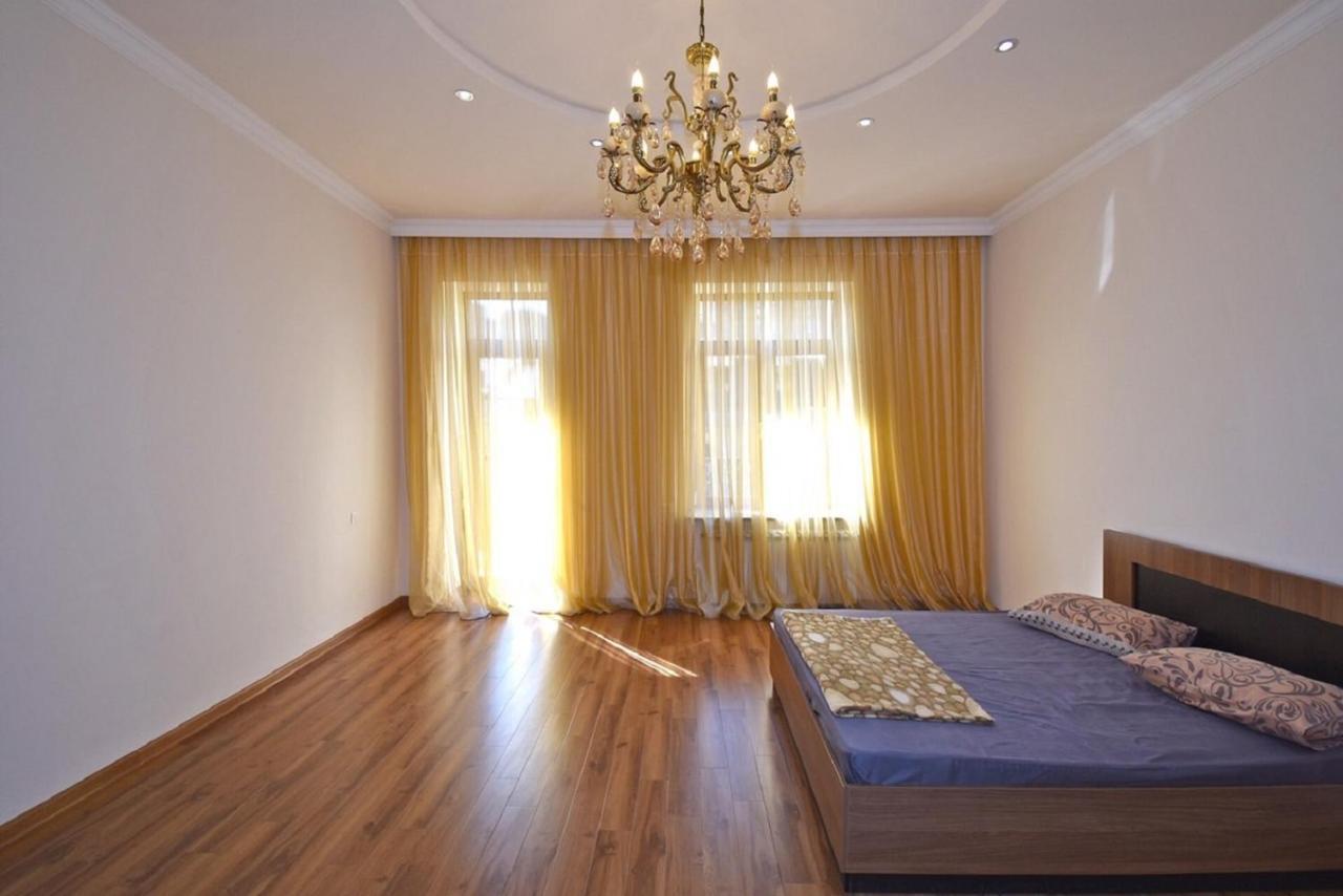 Tumanyan Street 3 Bedroom Deluxe Apartment With Large Balcony Tm662 Erevan Esterno foto