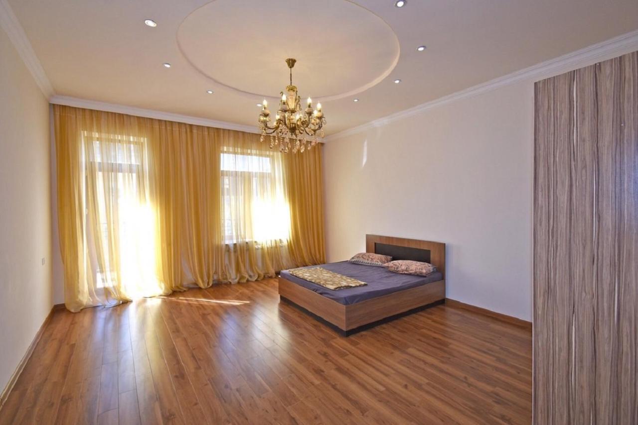 Tumanyan Street 3 Bedroom Deluxe Apartment With Large Balcony Tm662 Erevan Esterno foto