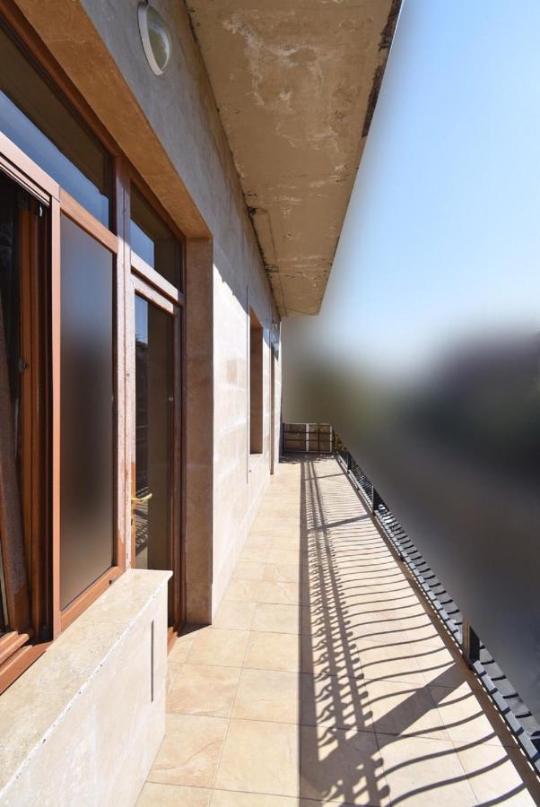 Tumanyan Street 3 Bedroom Deluxe Apartment With Large Balcony Tm662 Erevan Esterno foto