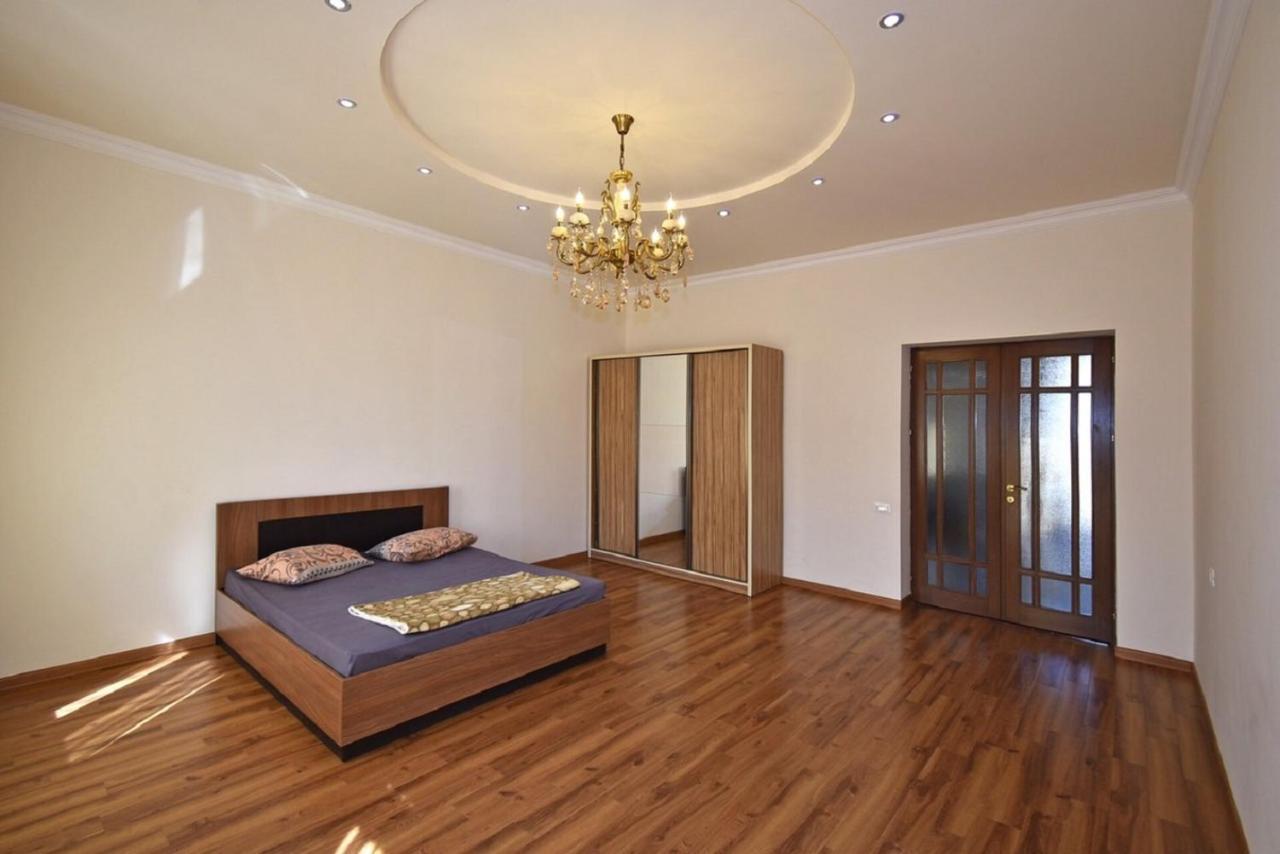 Tumanyan Street 3 Bedroom Deluxe Apartment With Large Balcony Tm662 Erevan Esterno foto