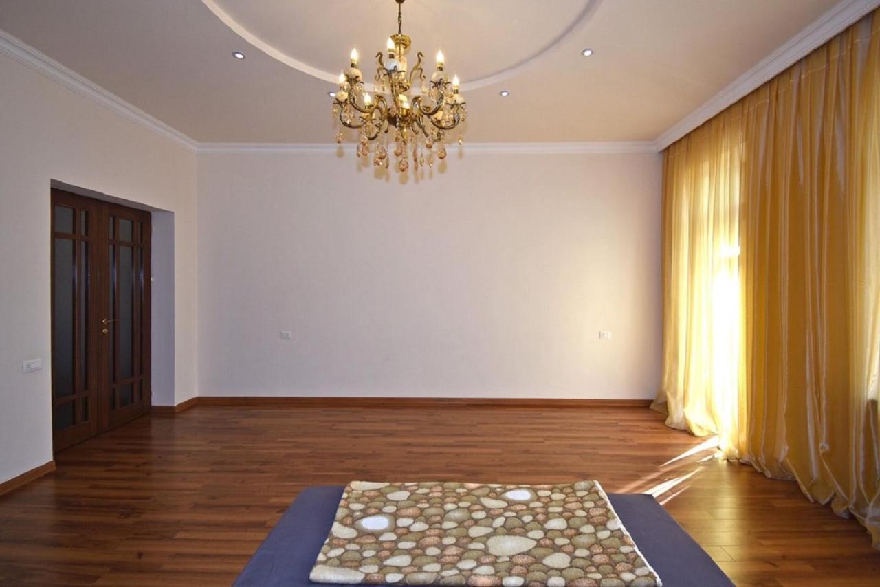 Tumanyan Street 3 Bedroom Deluxe Apartment With Large Balcony Tm662 Erevan Esterno foto